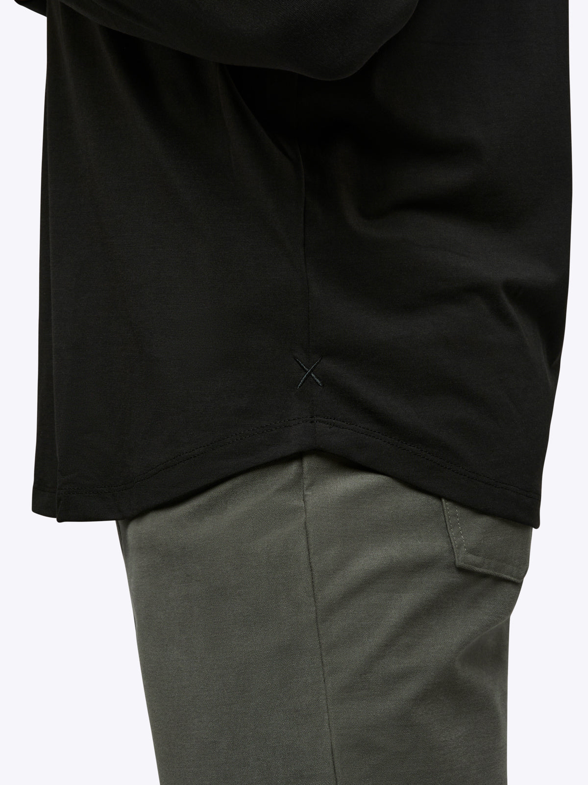 AO Long Sleeve Curve-Hem Tee | Black Signature-fit PYCA Pro®