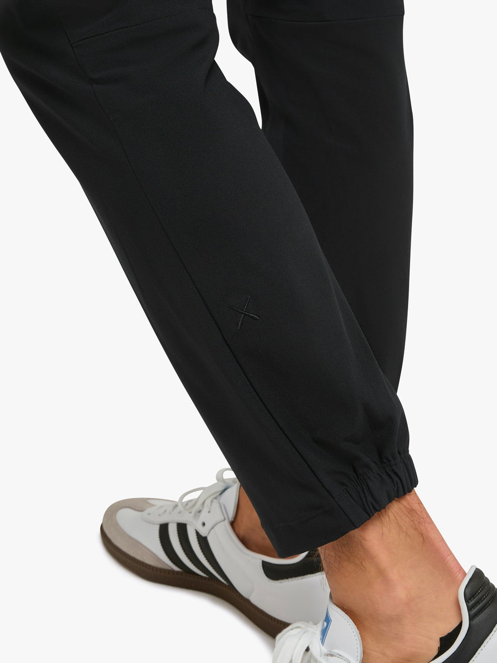 AO Jogger Pant | Black Slim-fit Versaknit®