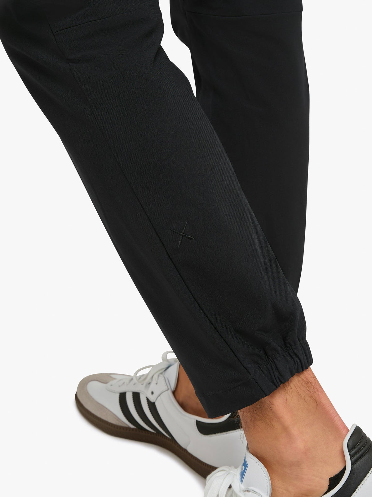 AO Jogger Pant | Black Slim-fit Versaknit®