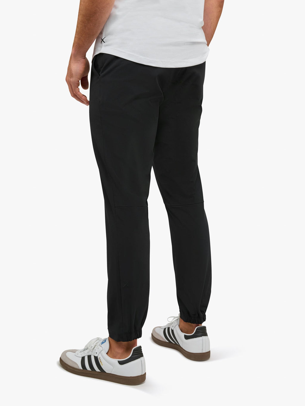 AO Jogger Pant | Black Slim-fit Versaknit®