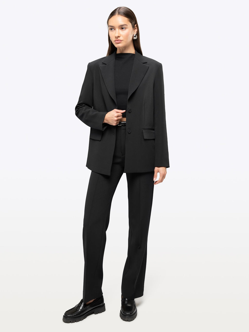 Muse Blazer | Black Classic-Fit