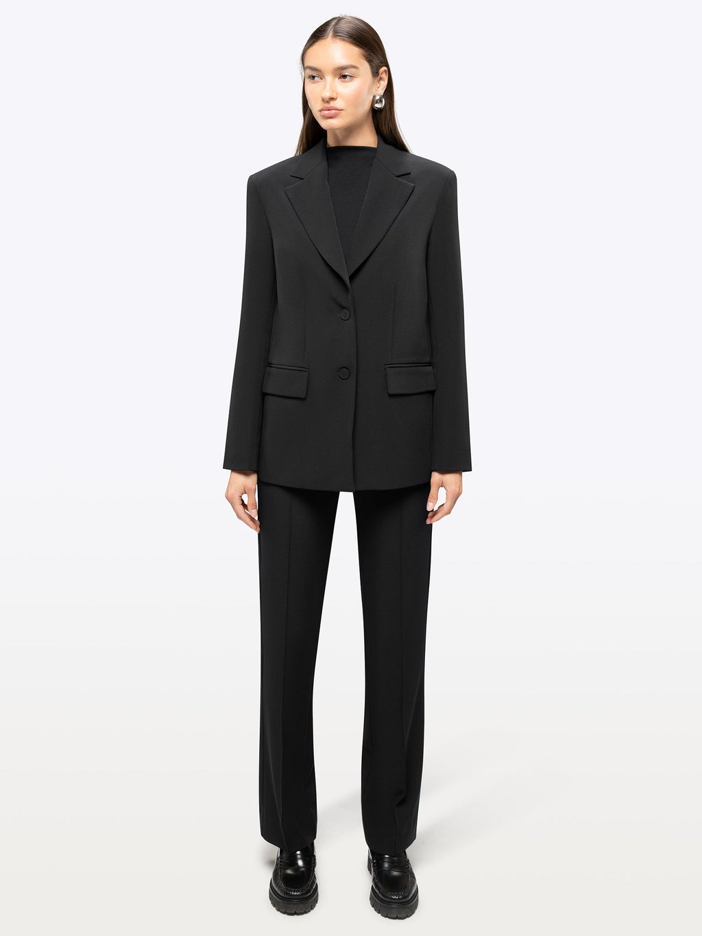 Muse Blazer | Black Classic-Fit