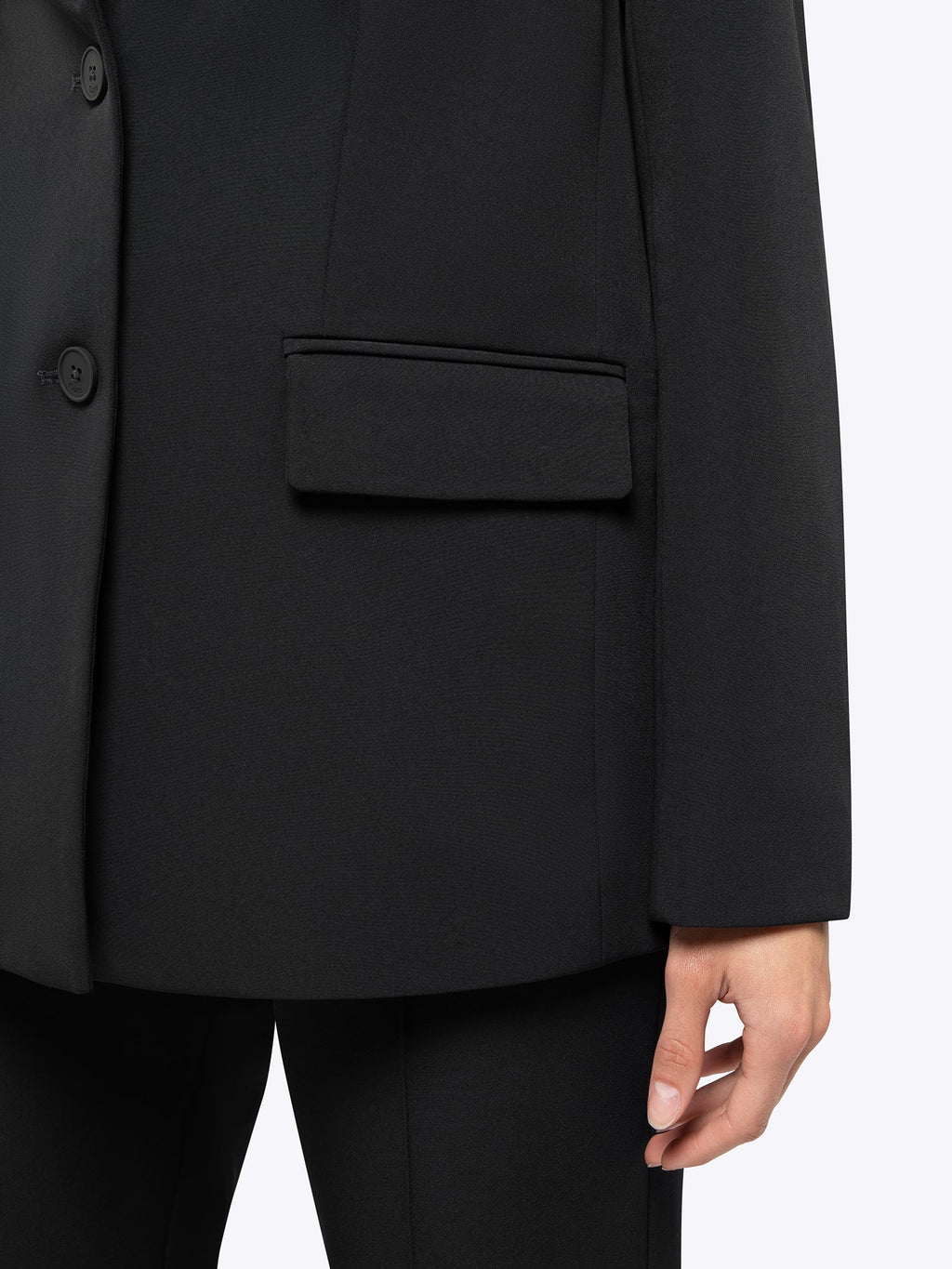 Muse Blazer | Black Classic-Fit