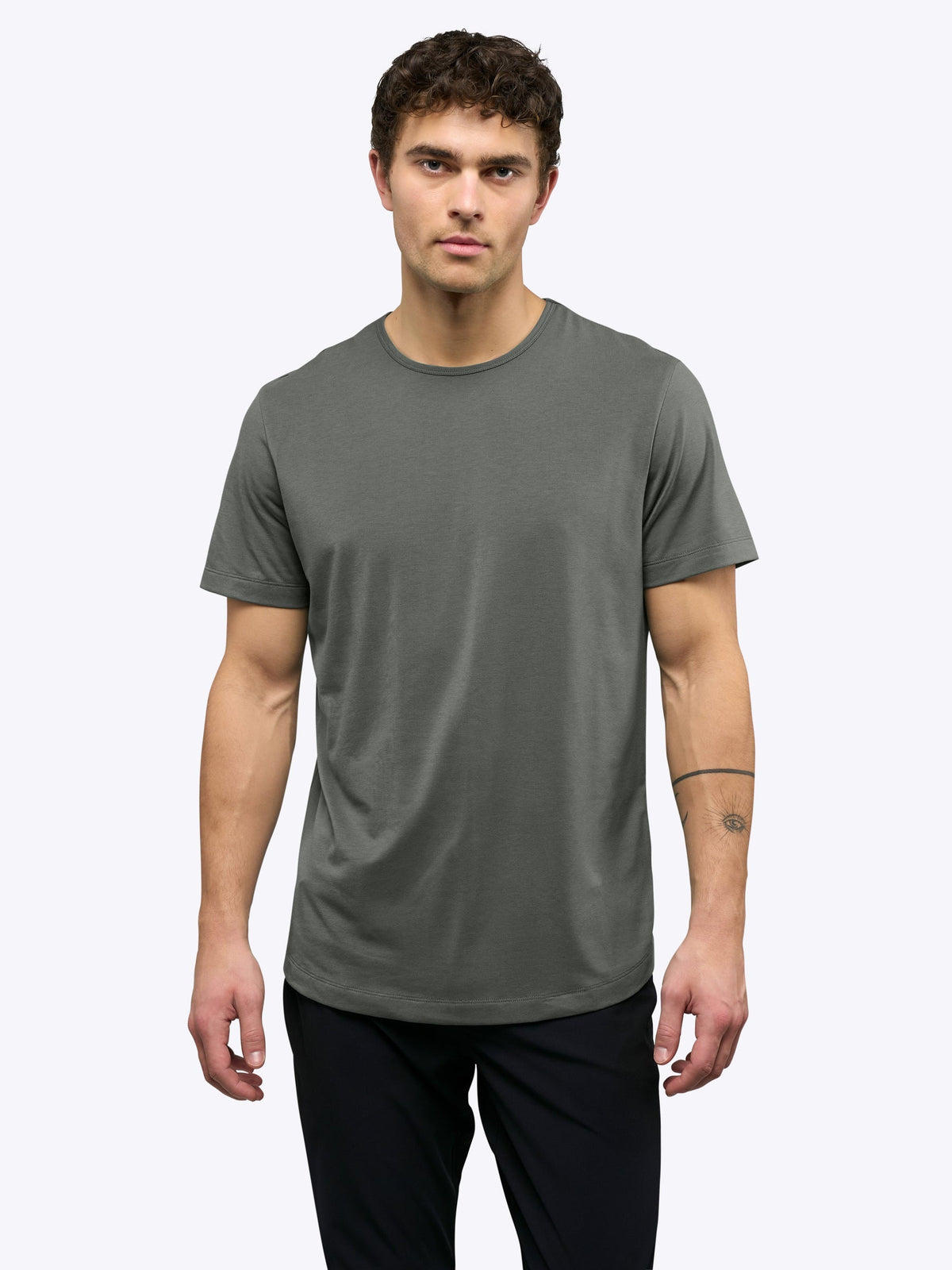 [info]--Tom is 6'1, 180lbs and wears a size L