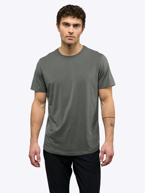 [info]--Tom is 6'1, 180lbs and wears a size L
