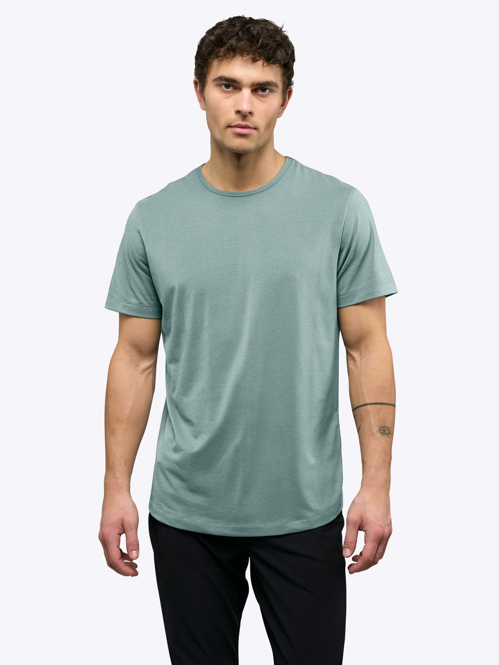 [info]--Tom is 6'1, 180lbs and wears a size L