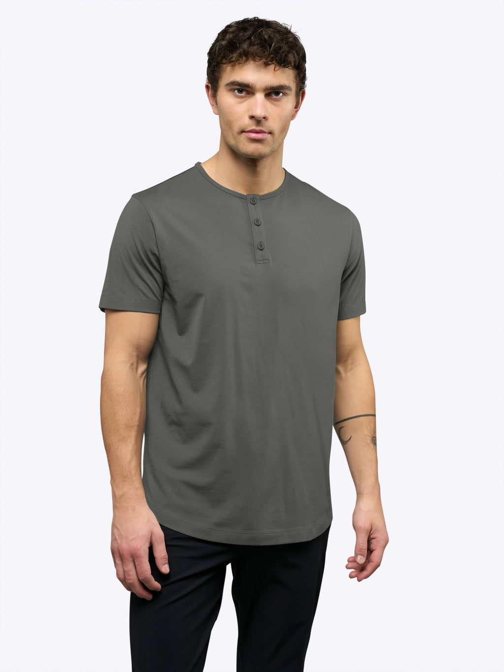 AO Henley Curve-Hem | Castor Grey Signature-Fit PYCA Pro®