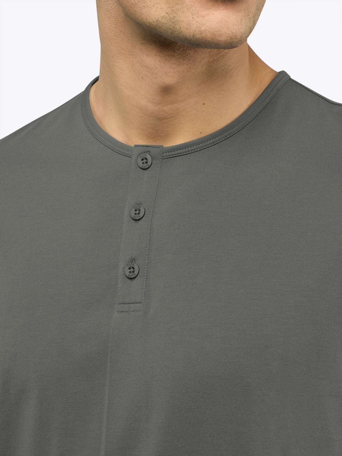 AO Henley Curve-Hem | Castor Grey Signature-Fit PYCA Pro®