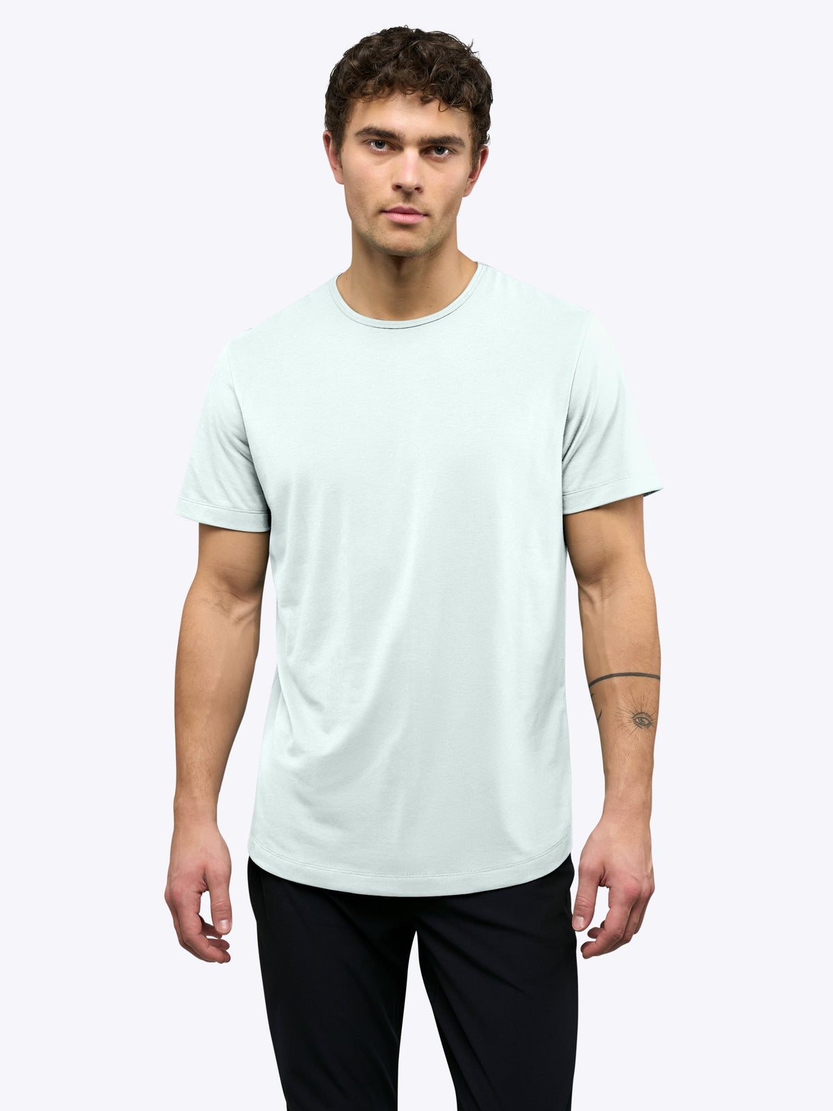[info]--Tom is 6'1, 180lbs and wears a size L