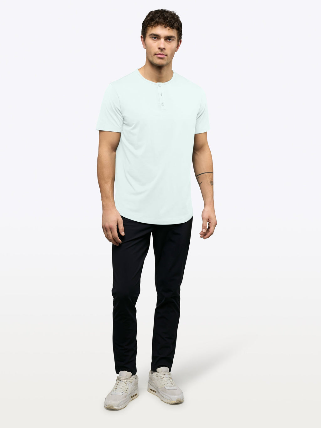 AO Henley Curve-Hem | Diaphonous Signature-Fit PYCA Pro®