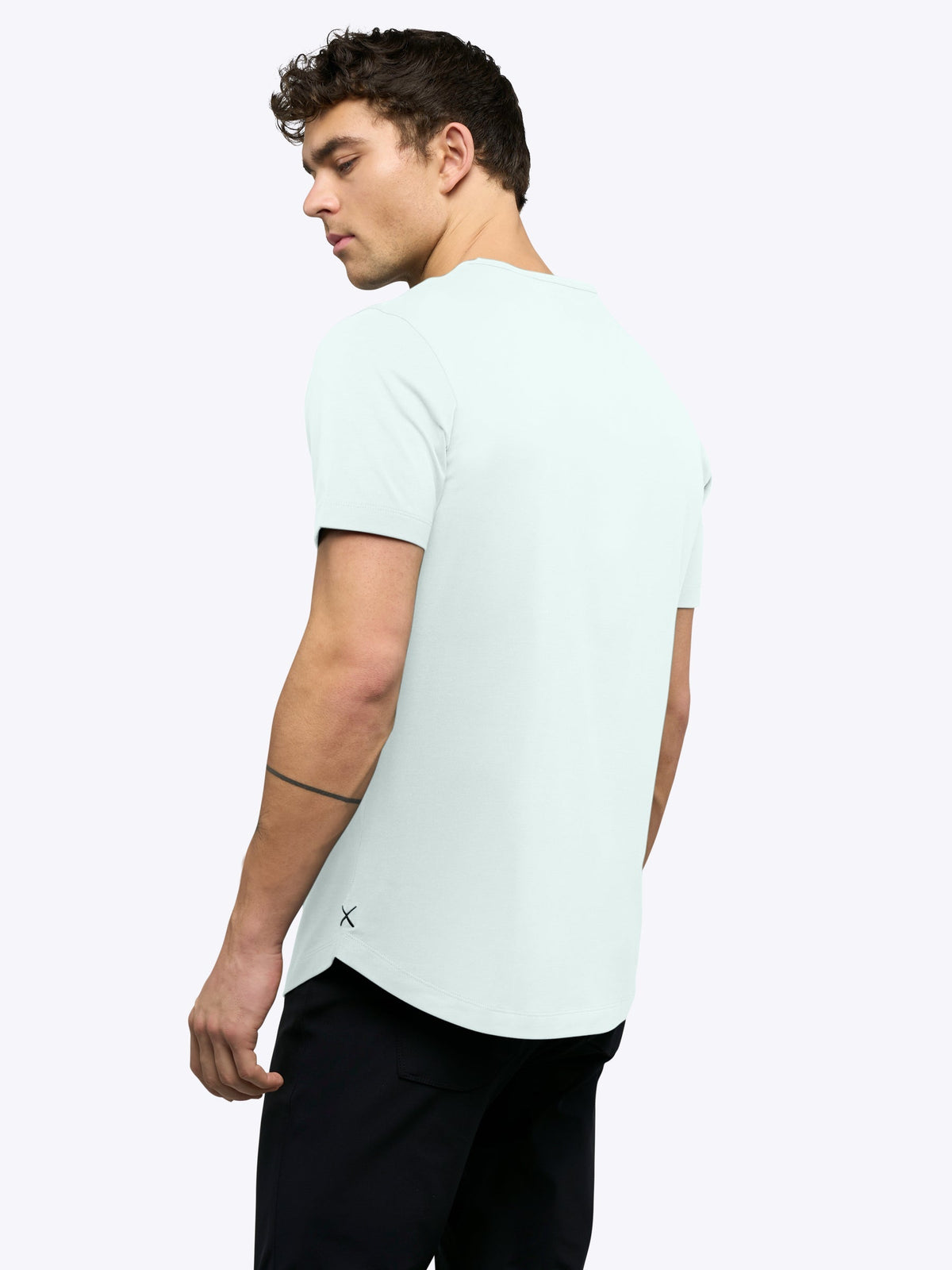 AO Henley Curve-Hem | Diaphonous Signature-Fit PYCA Pro®