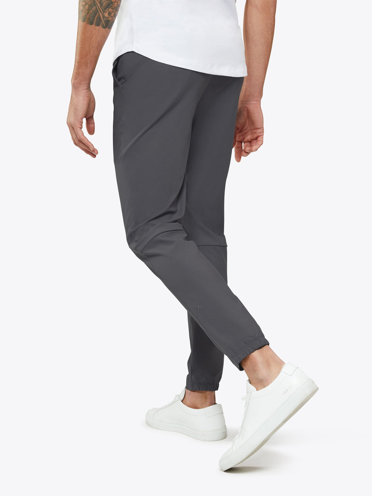 AO Jogger | Graphite Slim-fit Versaknit®