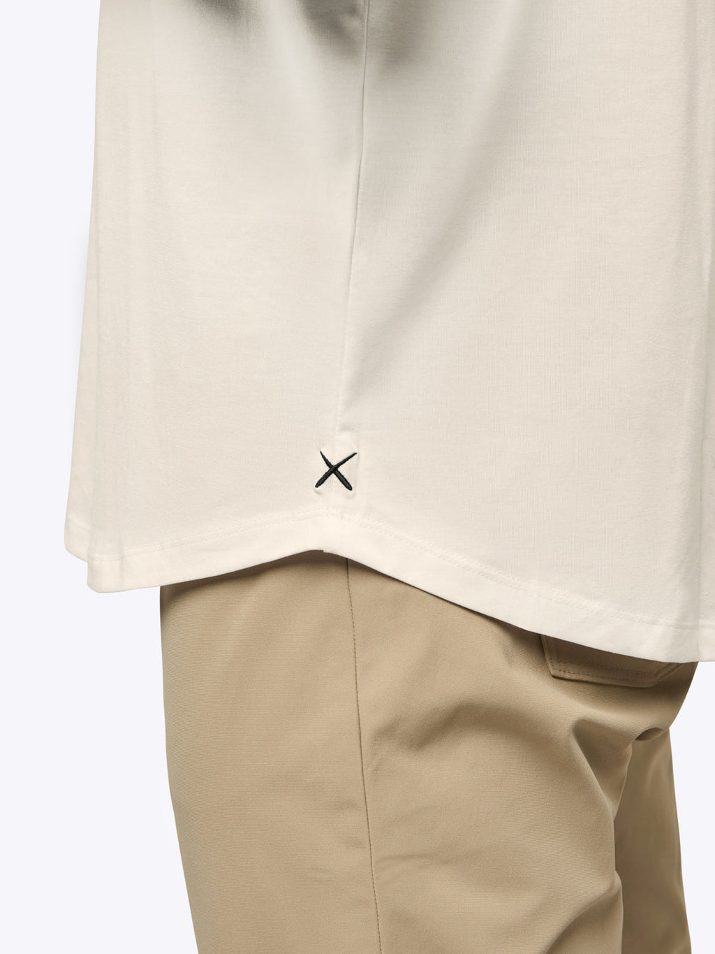 AO V-Neck Curve-Hem | Ivory Signature-fit PYCA Pro®