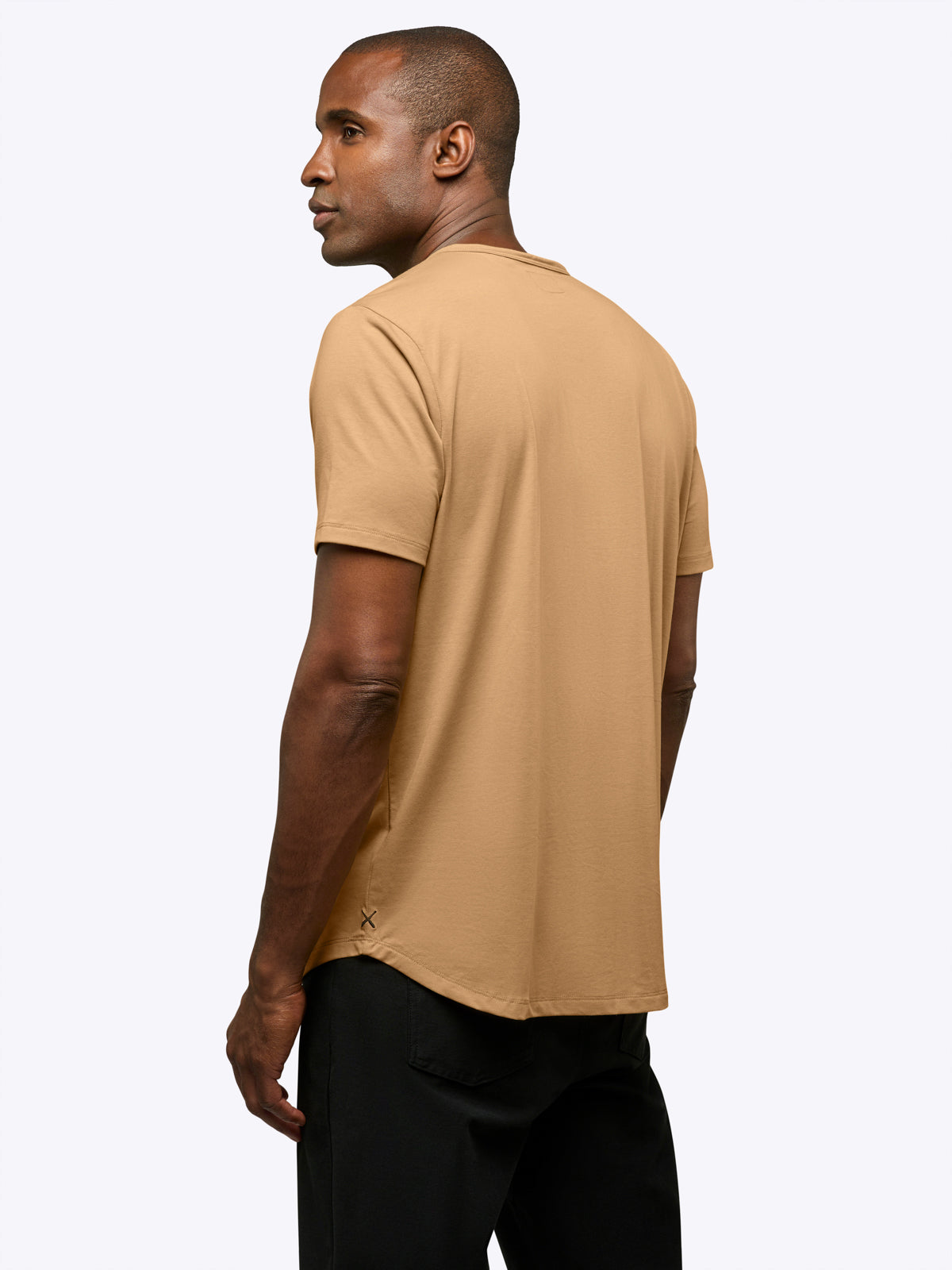 AO Henley Curve-Hem | Latte Signature-fit PYCA Pro®