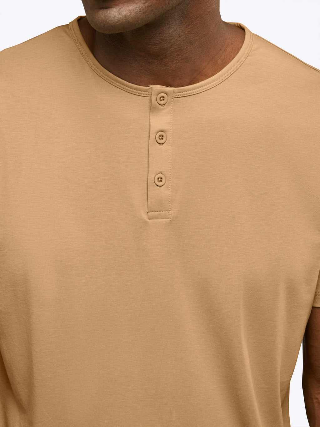AO Henley Curve-Hem | Latte Signature-fit PYCA Pro®