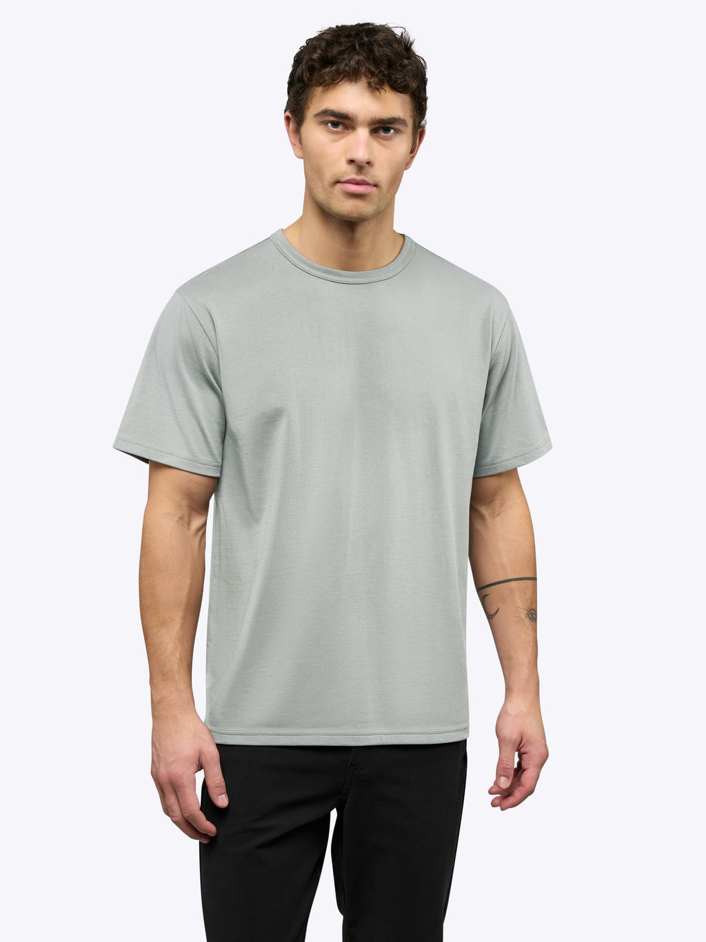 [info]--Tom is 6'1, 180lbs and wears a size L