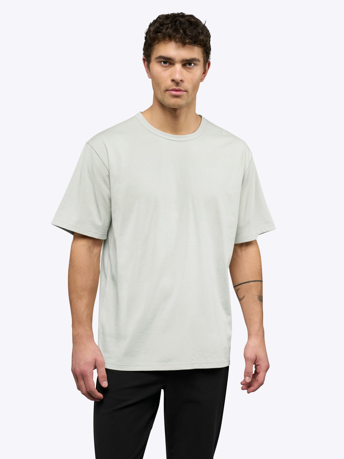 [info]--Tom is 6'1, 180lbs and wears a size L