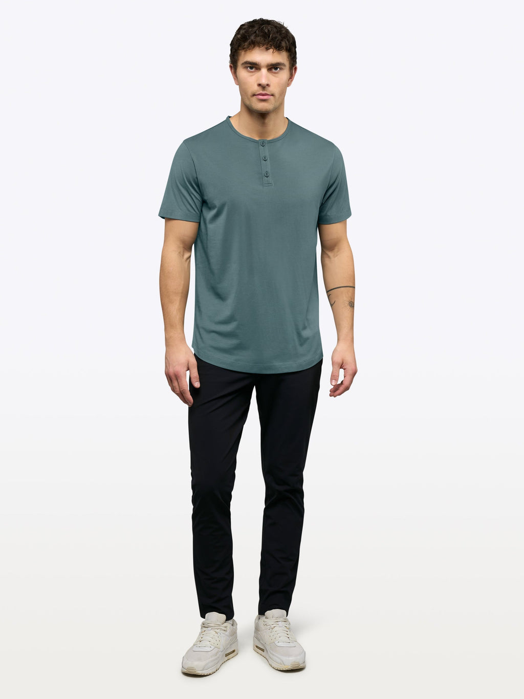 AO Henley Curve-Hem | North Atlantic Signature-Fit PYCA Pro®