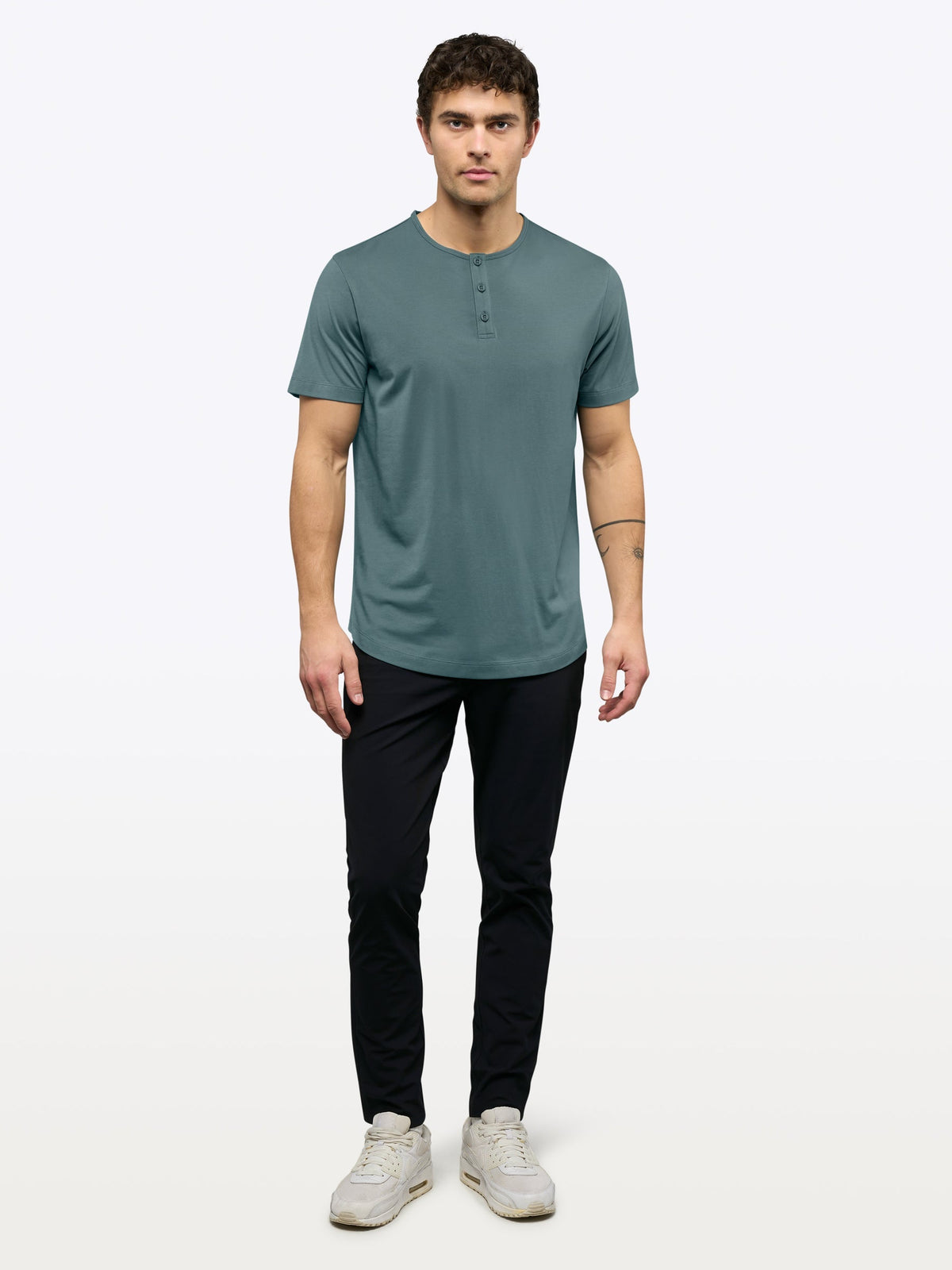 AO Henley Curve-Hem | North Atlantic Signature-Fit PYCA Pro®