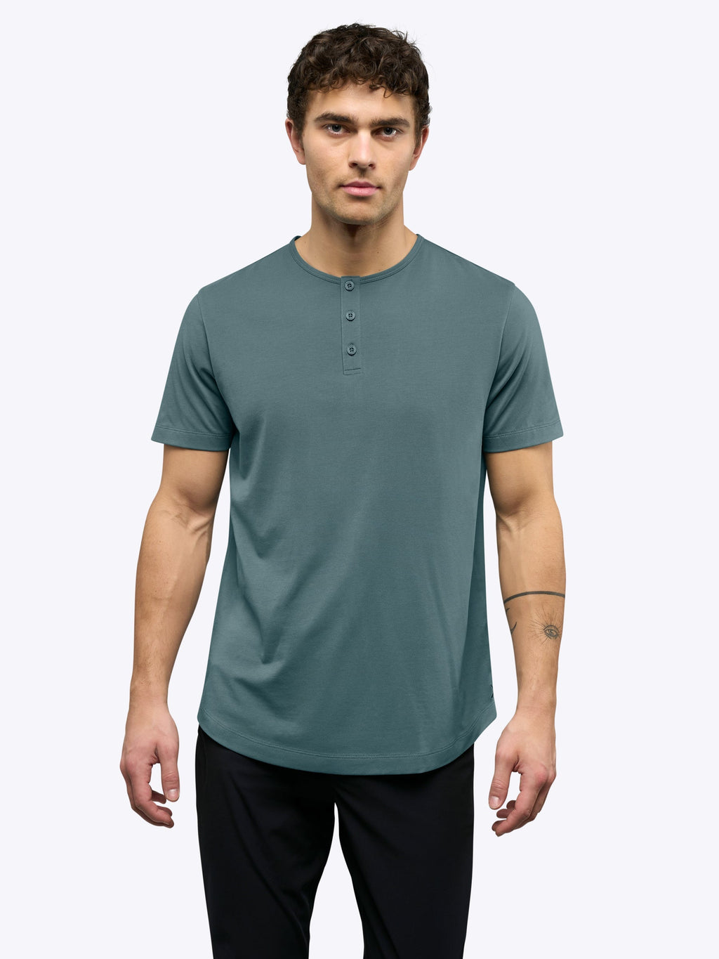 AO Henley Curve-Hem | North Atlantic Signature-Fit PYCA Pro®