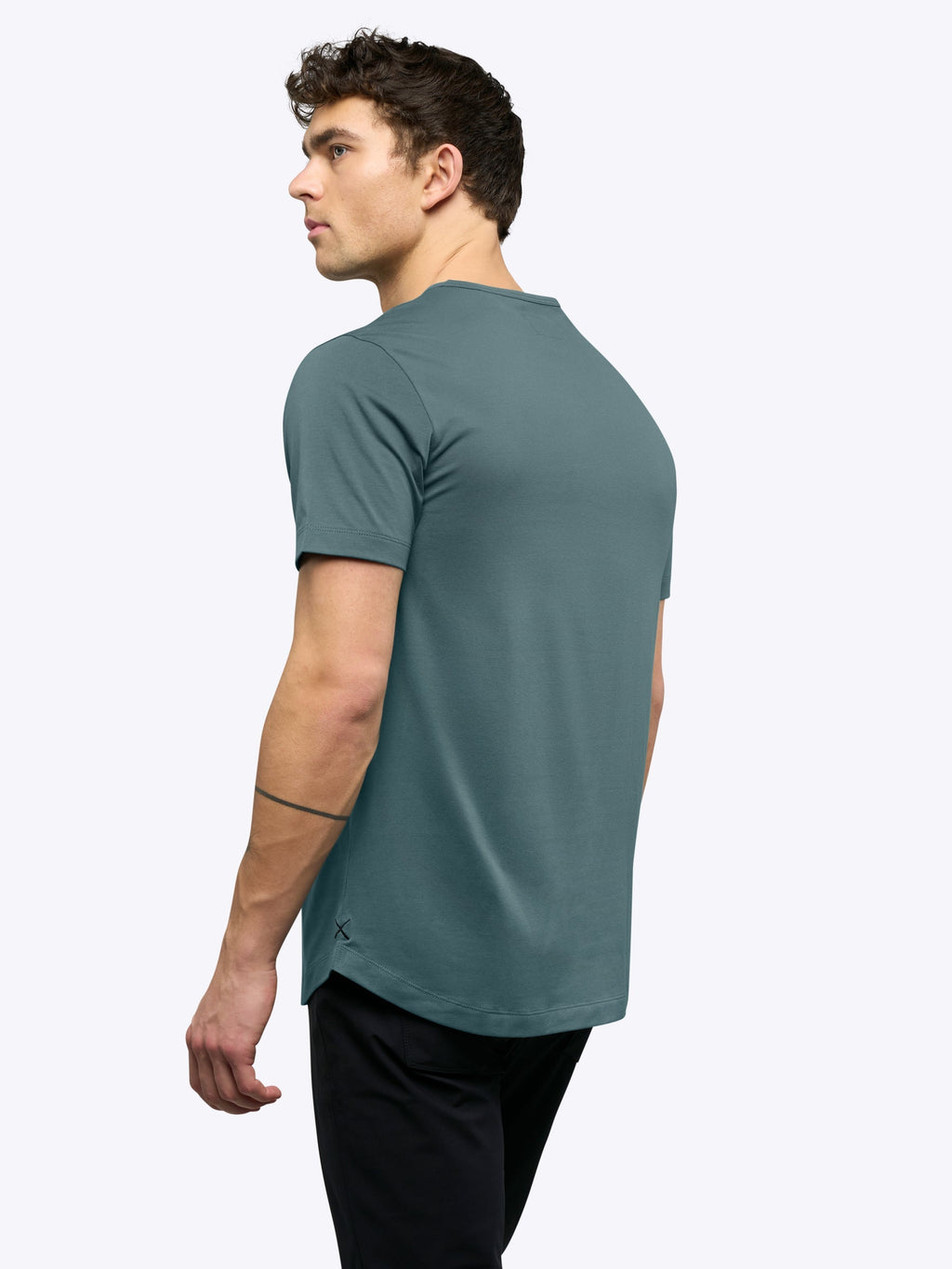AO Henley Curve-Hem | North Atlantic Signature-Fit PYCA Pro®