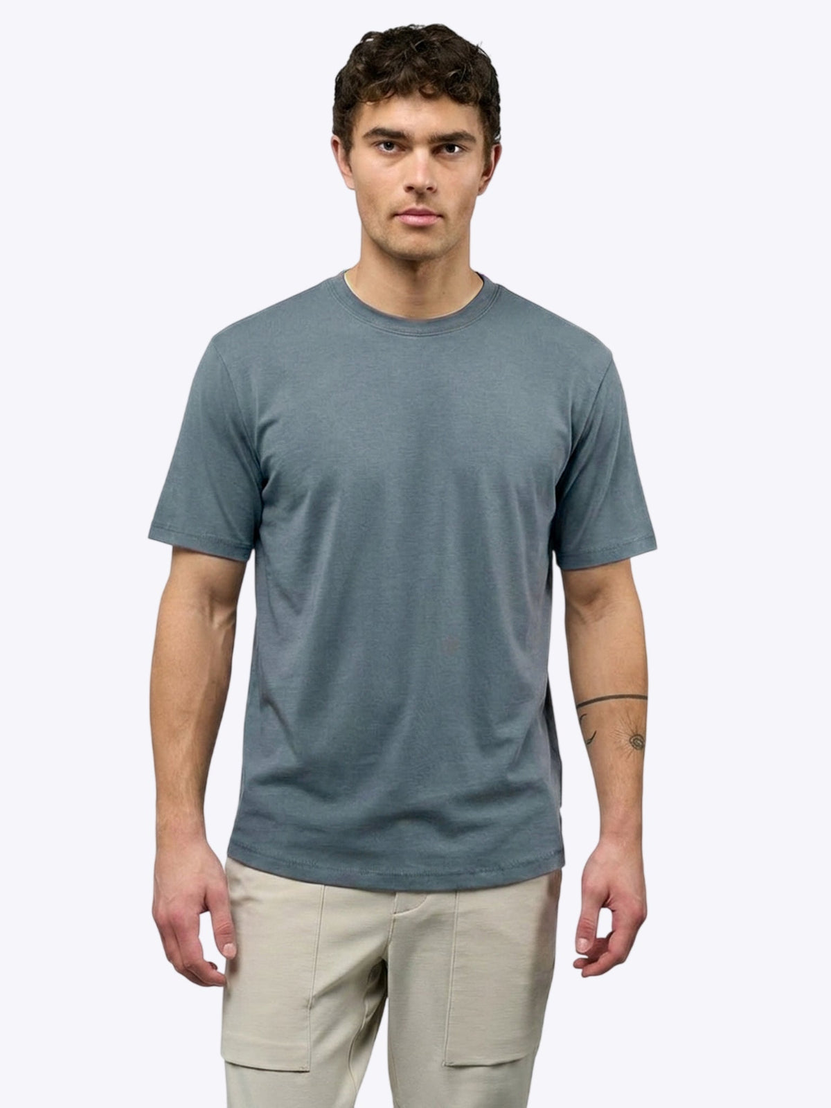 [info]--Tom is 6'1, 180lbs and wears a size L