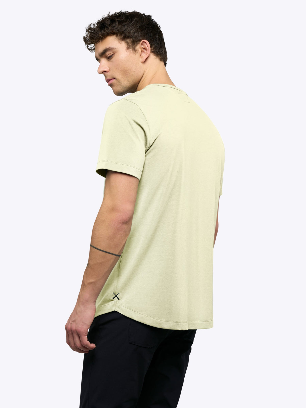 AO Curve-Hem Tee | Oyster White Signature-Fit PYCA Pro®