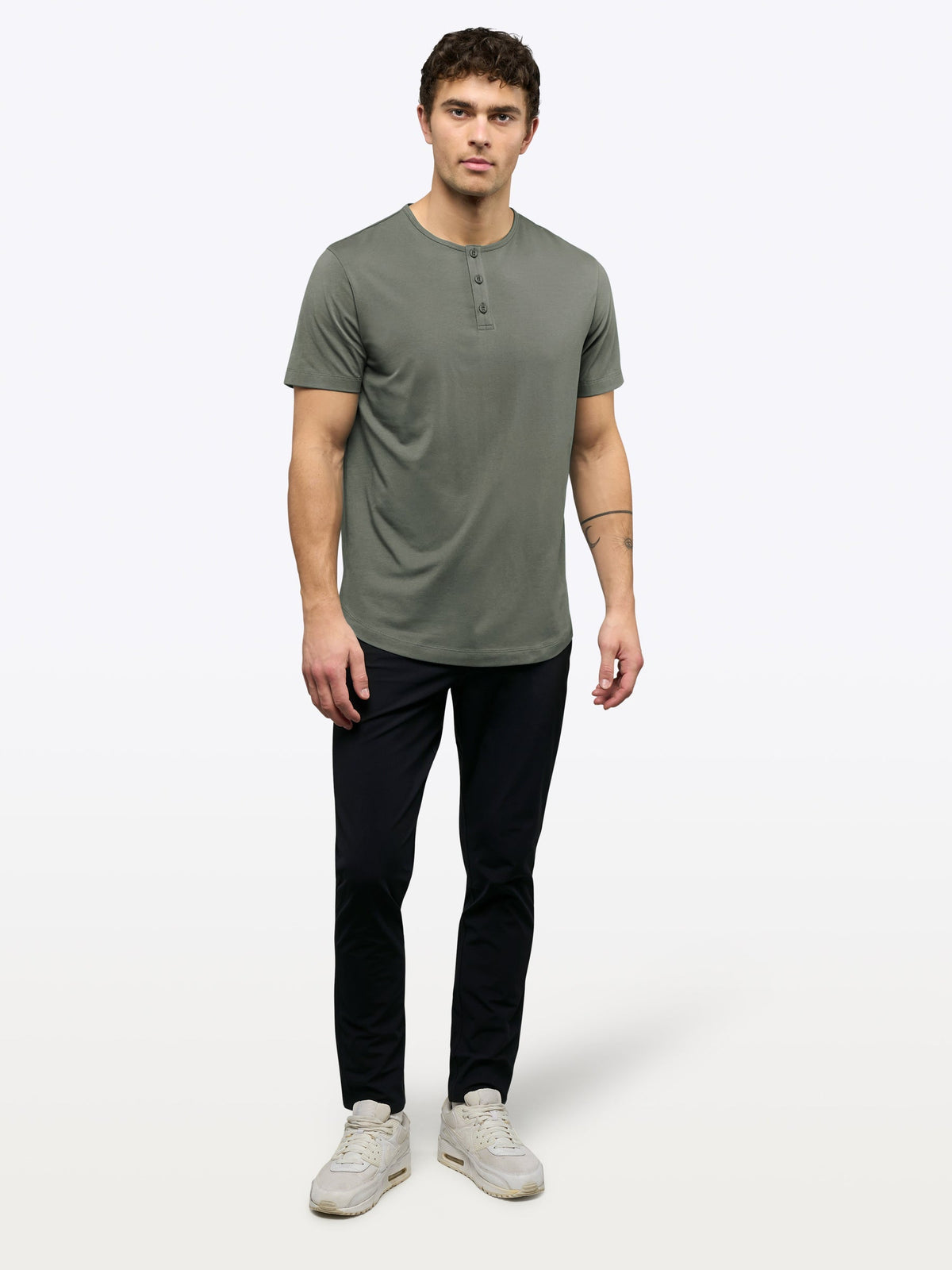 AO Henley Curve-Hem Tee | Gunmetal Signature-Fit PYCA Pro®