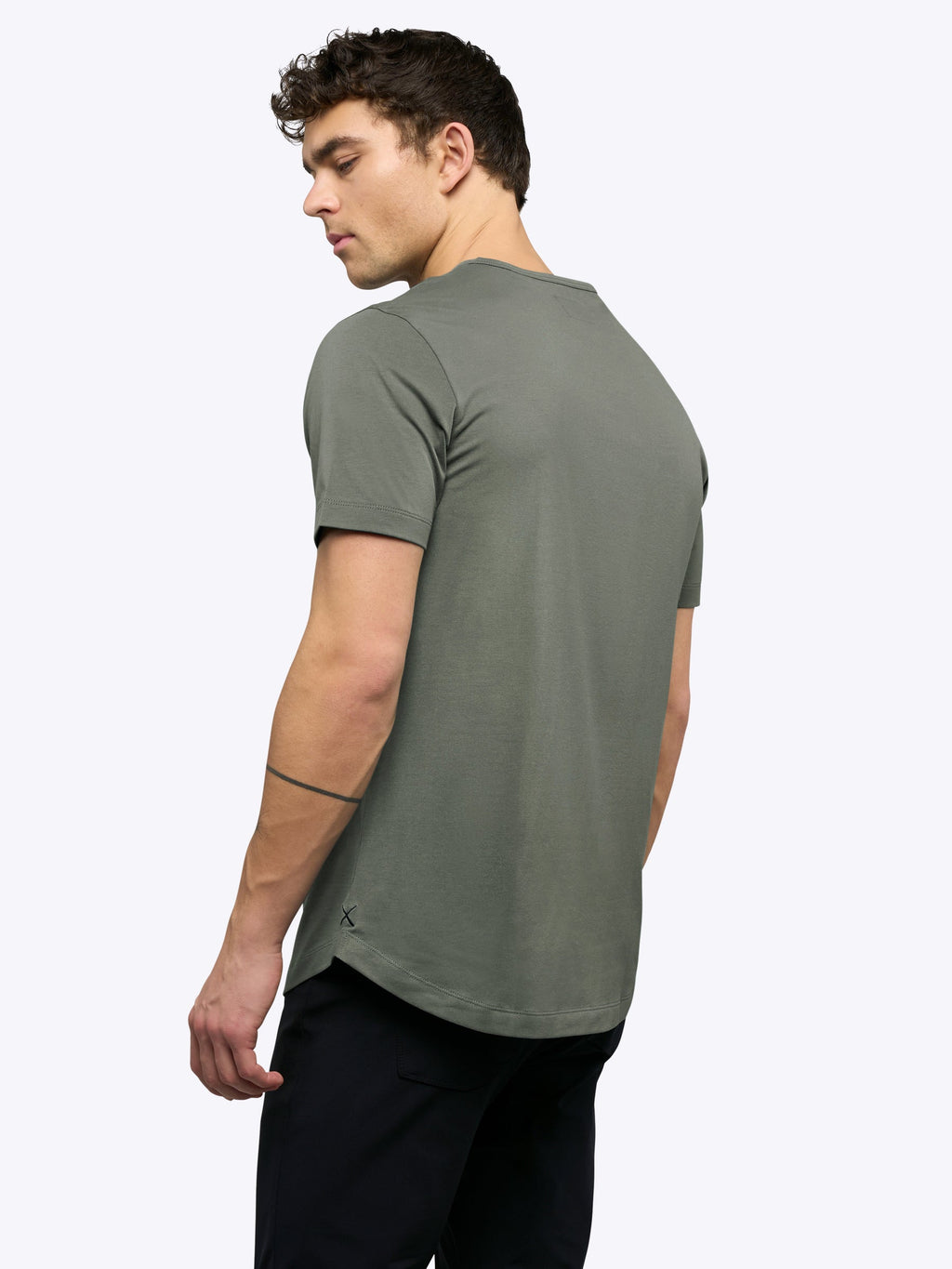 AO Henley Curve-Hem Tee | Gunmetal Signature-Fit PYCA Pro®