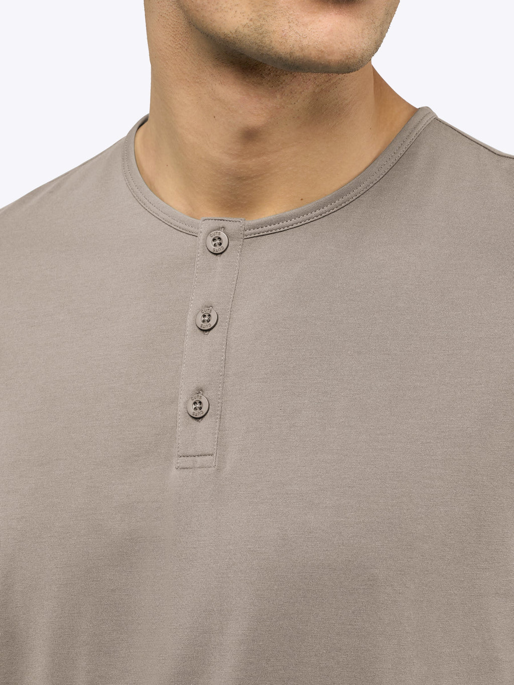 AO Henley Curve-Hem | Pure Cashmere Signature-Fit PYCA Pro®
