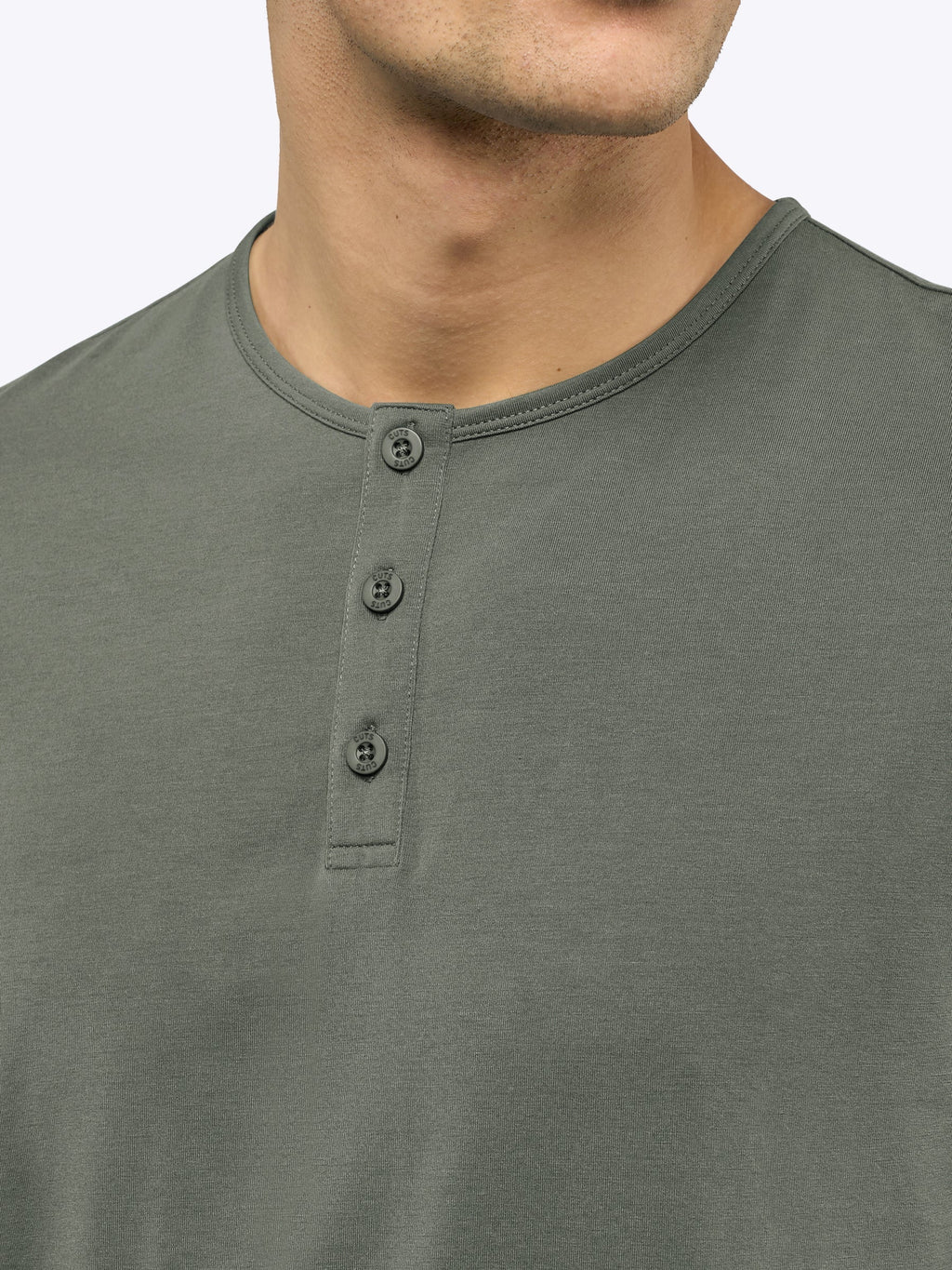 AO Henley Curve-Hem Tee | Gunmetal Signature-Fit PYCA Pro®