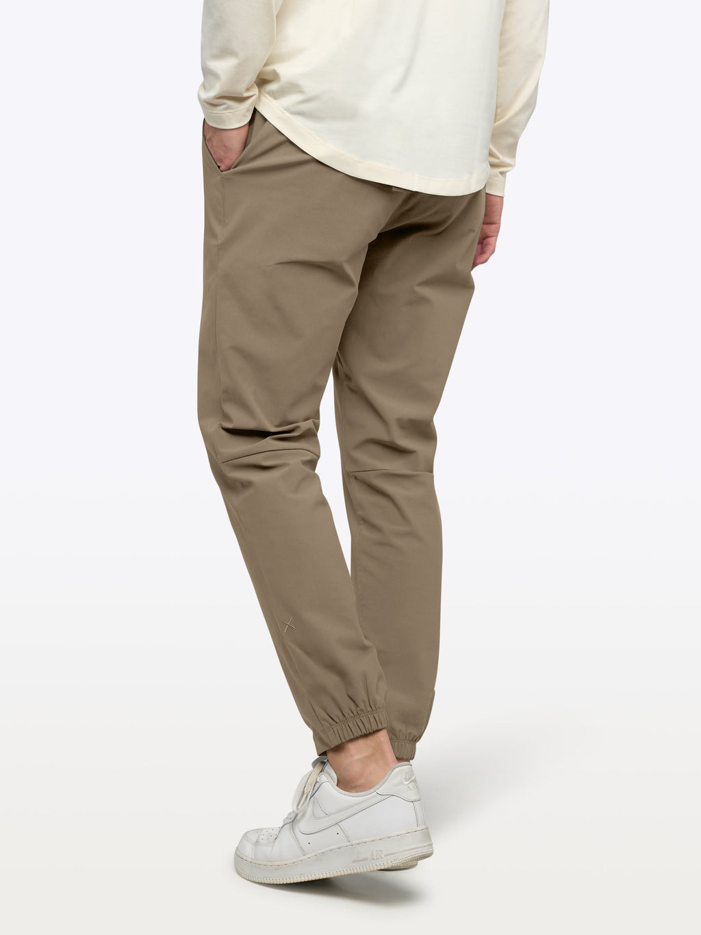 [info]--Tom is 6'1, 180lbs and wears a size M