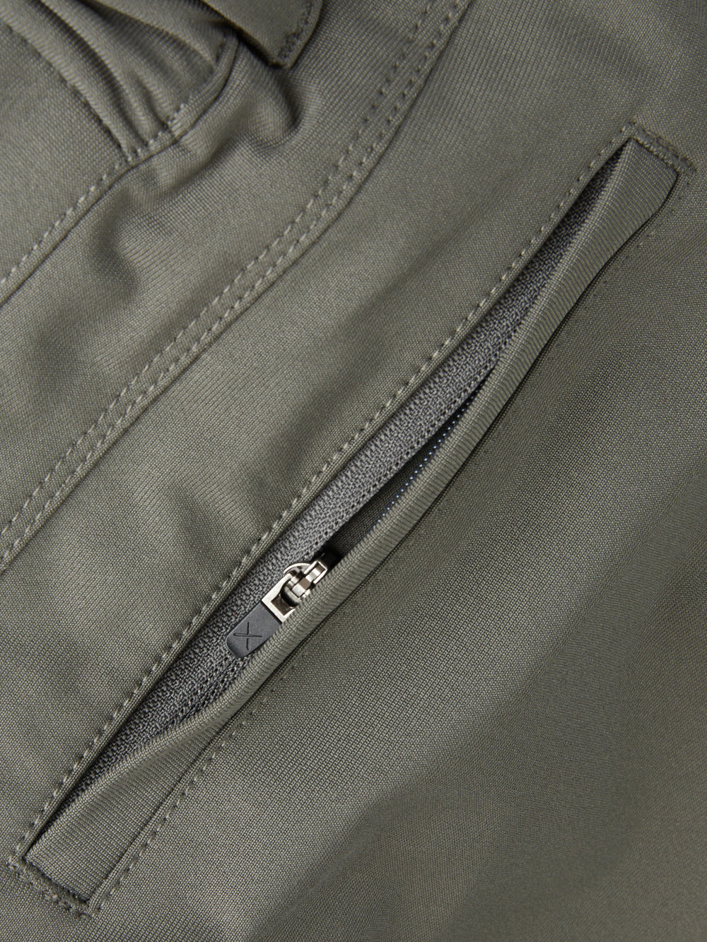 AO Jogger Pant Tall | Dark Pine Slim-fit Versaknit®