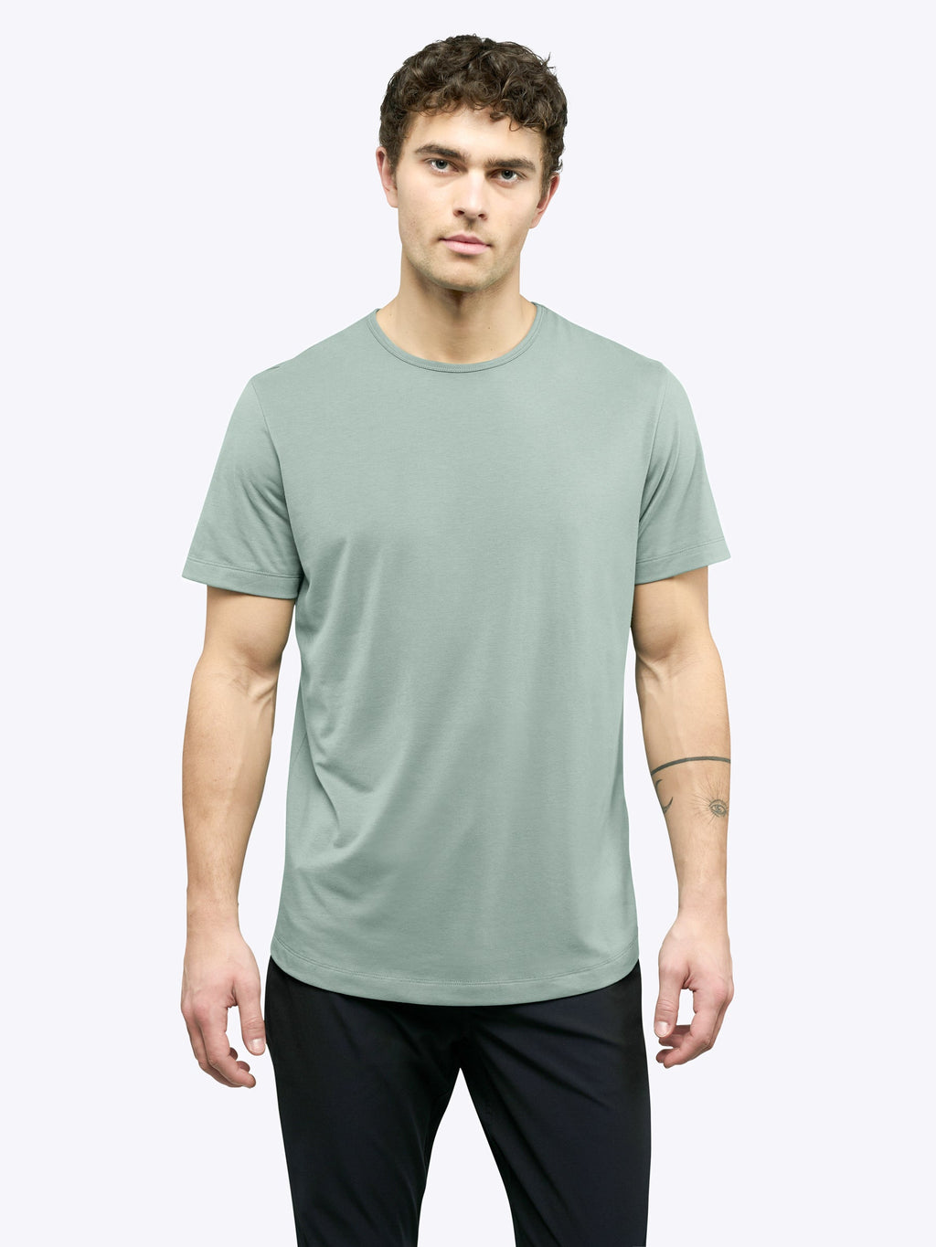 [info]--Tom is 6'1, 180lbs and wears a size L