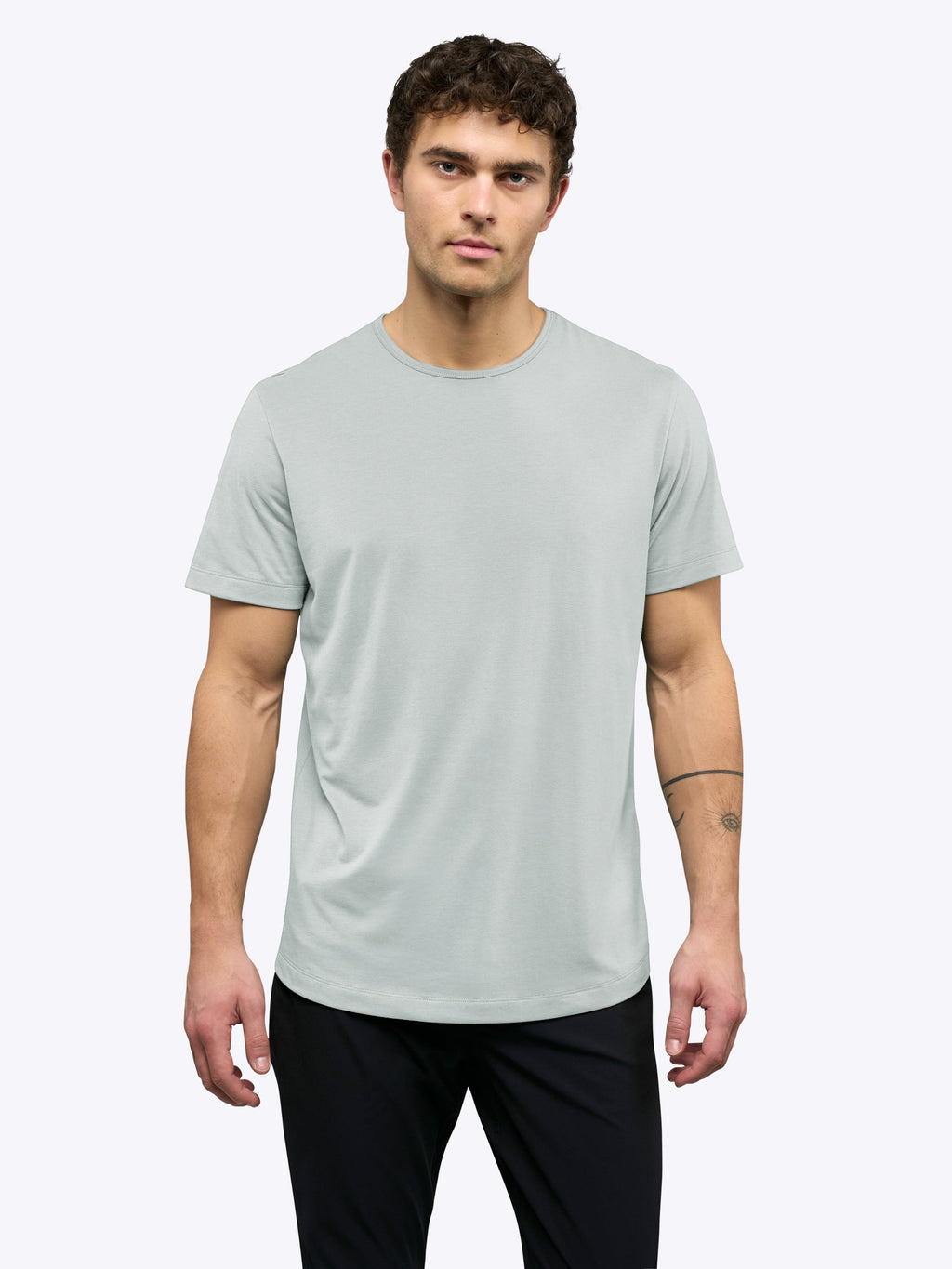 [info]--Tom is 6'1, 180lbs and wears a size L