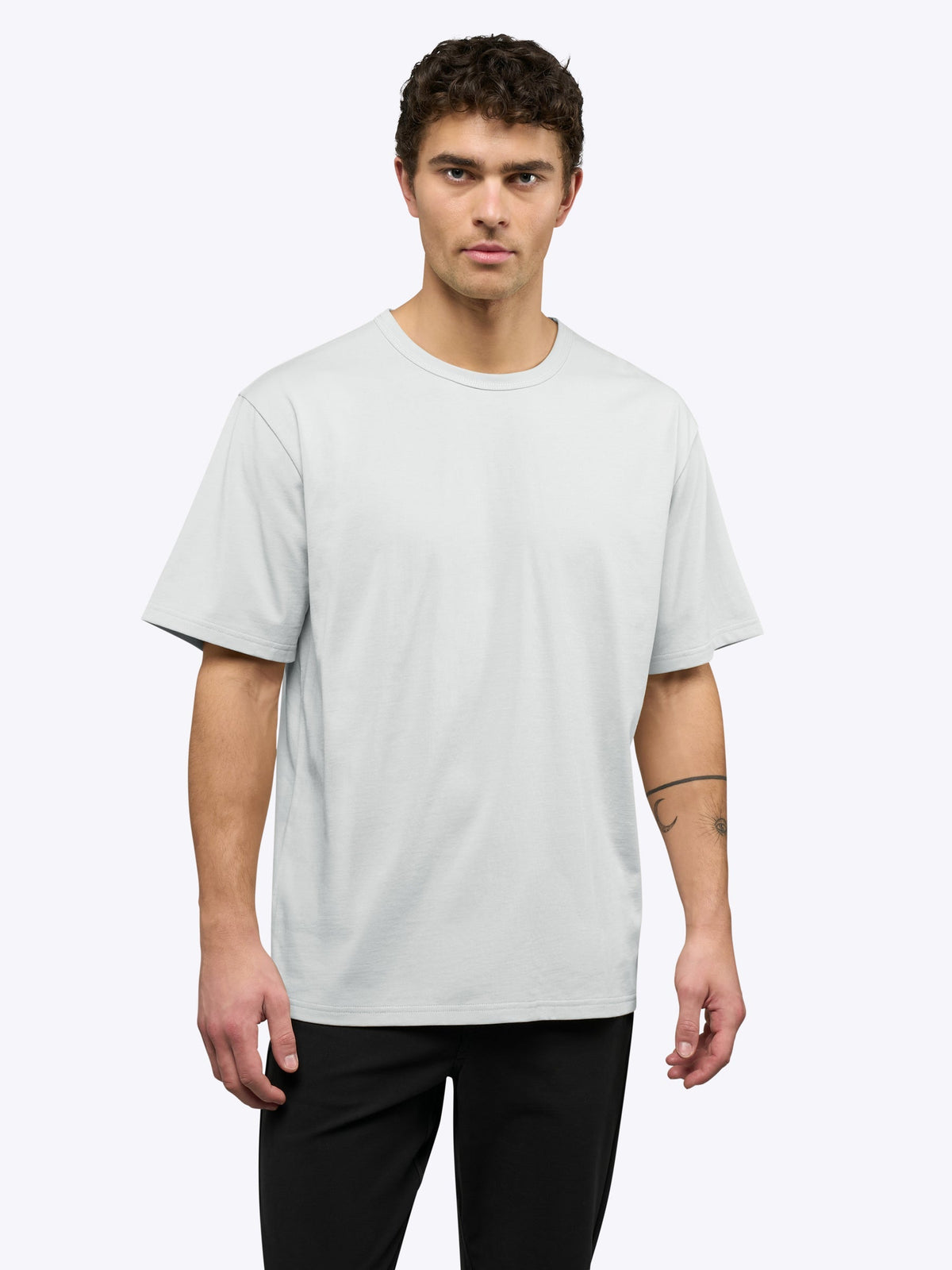 [info]--Tom is 6'1, 180lbs and wears a size L