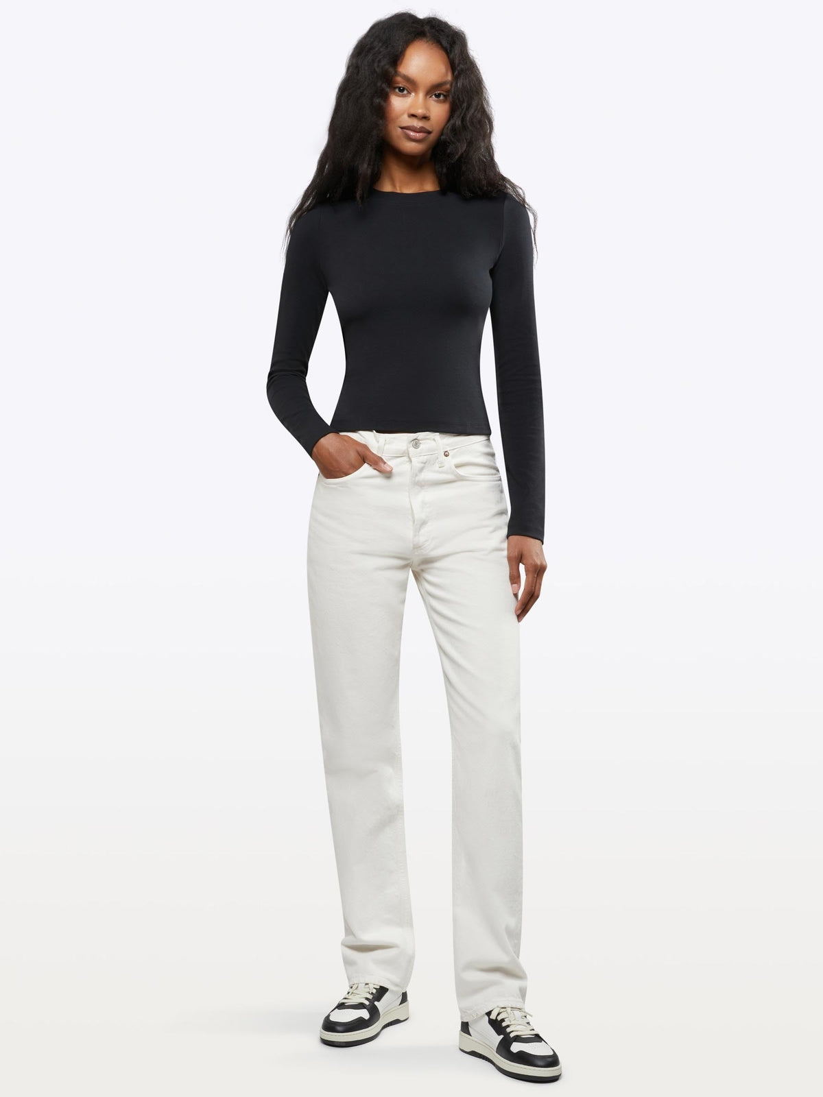 [info]--Taelor is 5'9" and wears a size XS